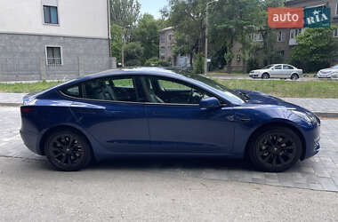 Седан Tesla Model 3 2022 в 