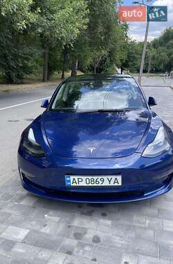 Седан Tesla Model 3 2022 в 