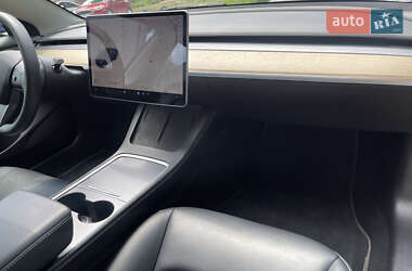 Седан Tesla Model 3 2022 в 