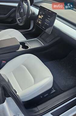 Седан Tesla Model 3 2021 в 
