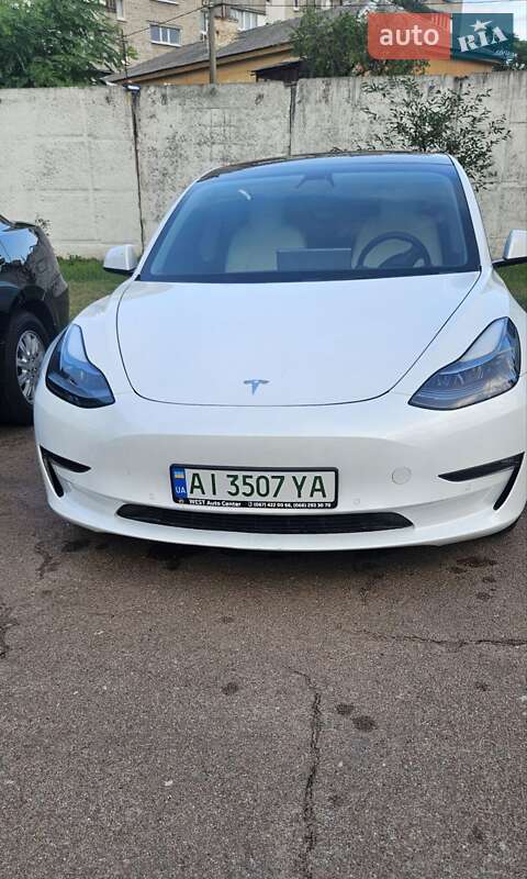 Седан Tesla Model 3 2021 в Києві
