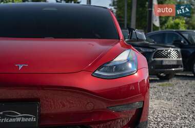 Седан Tesla Model 3 2021 в 