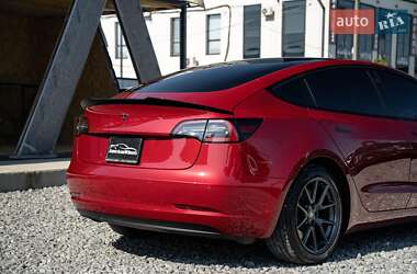 Седан Tesla Model 3 2021 в 