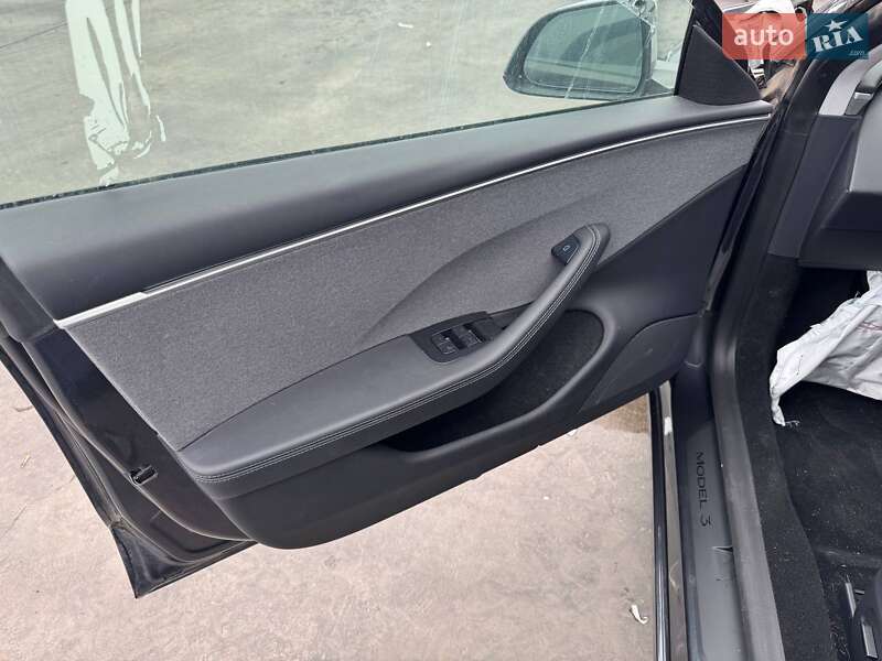 Седан Tesla Model 3 2024 в Львове