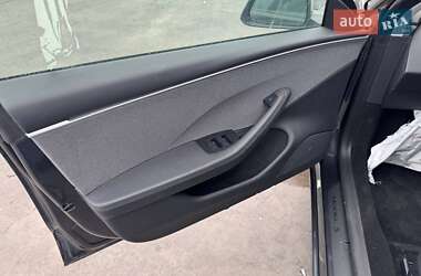 Седан Tesla Model 3 2024 в 