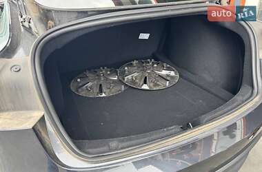 Седан Tesla Model 3 2024 в 