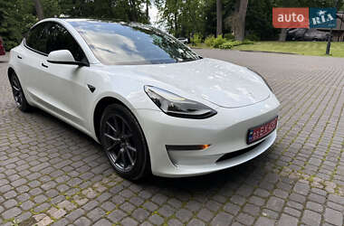 Седан Tesla Model 3 2022 в Львове