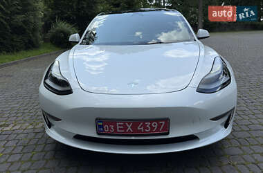 Седан Tesla Model 3 2022 в 