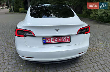 Седан Tesla Model 3 2022 в 