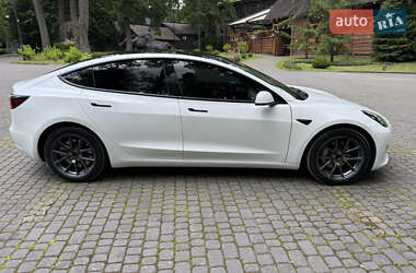 Седан Tesla Model 3 2022 в 