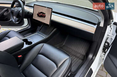 Седан Tesla Model 3 2022 в 