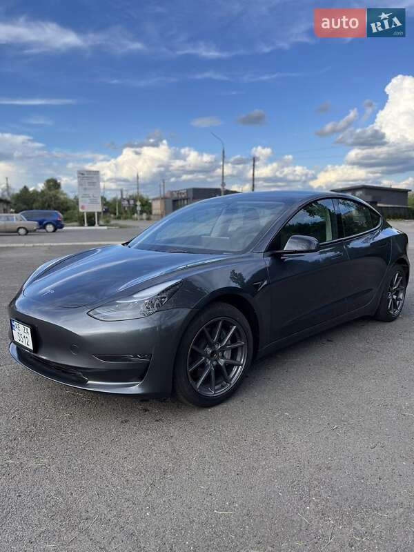 Седан Tesla Model 3 2023 в 