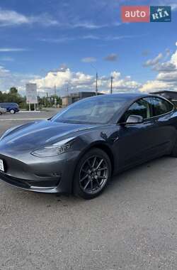 Седан Tesla Model 3 2023 в 