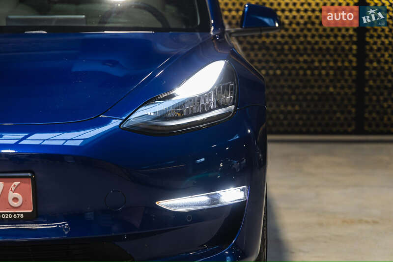 Седан Tesla Model 3 2019 в Луцке