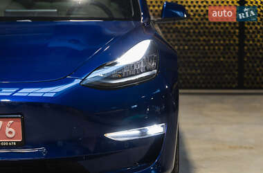 Седан Tesla Model 3 2019 в 