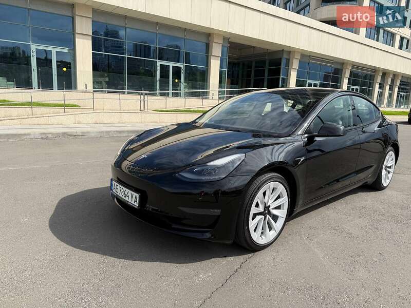 Седан Tesla Model 3 2021 в 