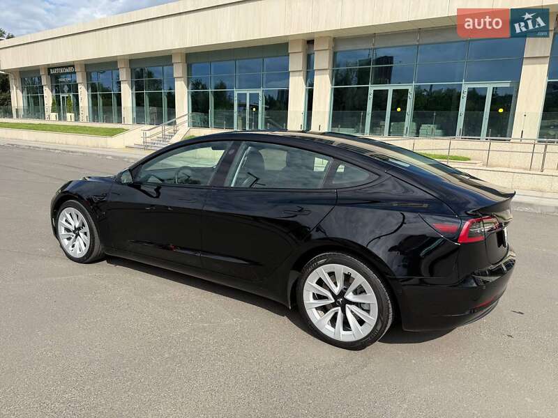 Седан Tesla Model 3 2021 в Дніпрі