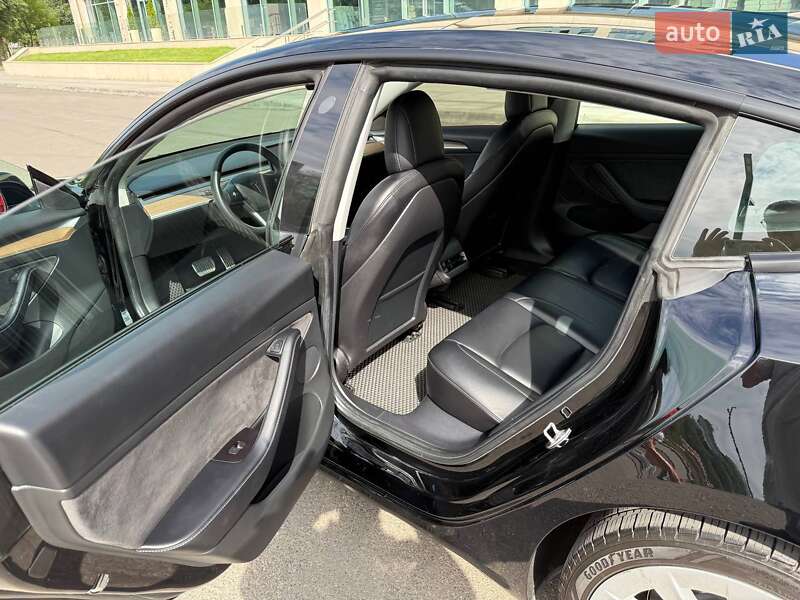 Седан Tesla Model 3 2021 в Дніпрі