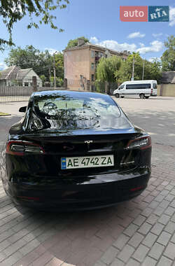 Седан Tesla Model 3 2021 в 