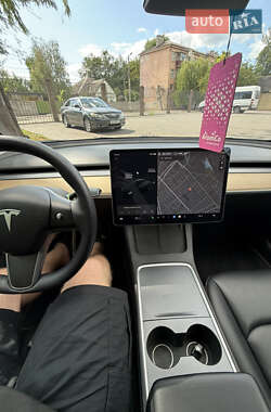 Седан Tesla Model 3 2021 в 
