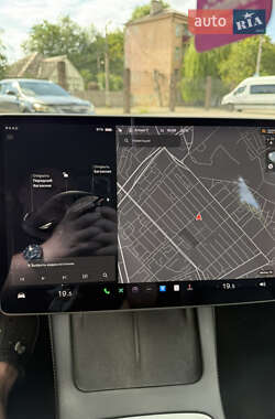 Седан Tesla Model 3 2021 в 