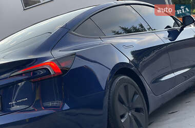Седан Tesla Model 3 2024 в 