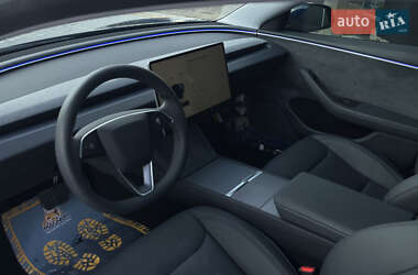 Седан Tesla Model 3 2024 в 