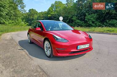Седан Tesla Model 3 2022 в 