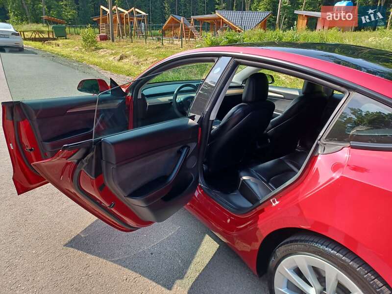 Седан Tesla Model 3 2022 в Хмельницком