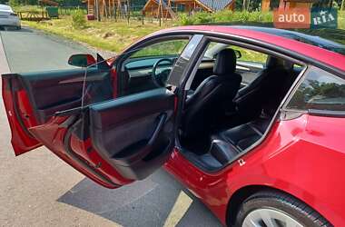 Седан Tesla Model 3 2022 в 