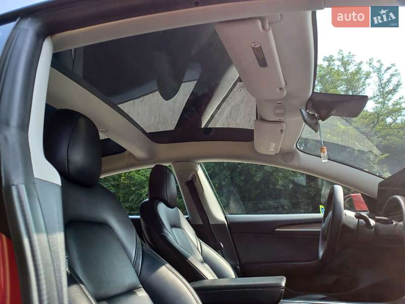 Седан Tesla Model 3 2022 в Хмельницком