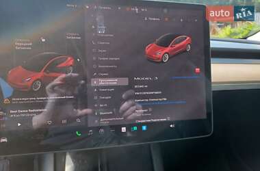 Седан Tesla Model 3 2022 в 
