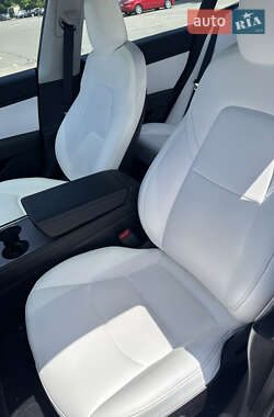 Седан Tesla Model 3 2020 в 