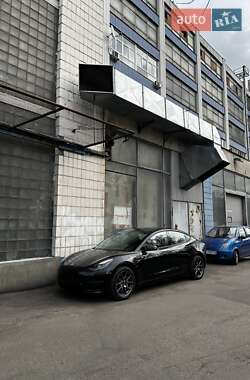 Седан Tesla Model 3 2021 в 