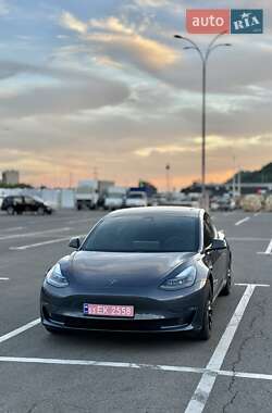Седан Tesla Model 3 2022 в 