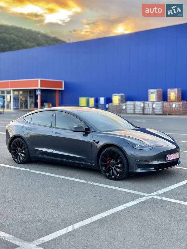 Седан Tesla Model 3 2022 в 
