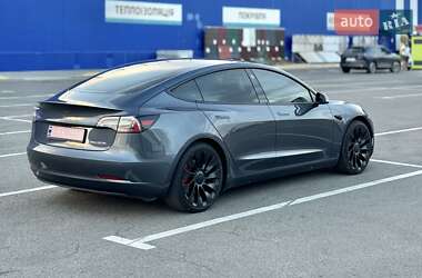 Седан Tesla Model 3 2022 в 