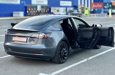 Седан Tesla Model 3 2022 в 