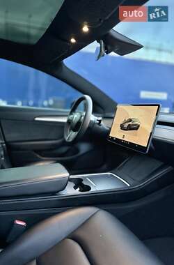 Седан Tesla Model 3 2022 в 