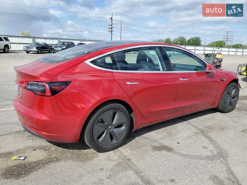 Седан Tesla Model 3 2018 в Львове