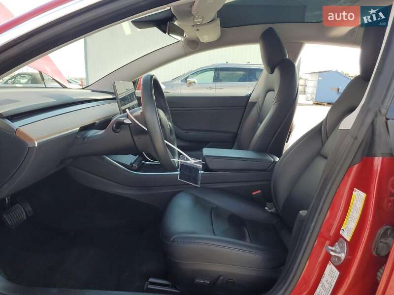Седан Tesla Model 3 2018 в Львове