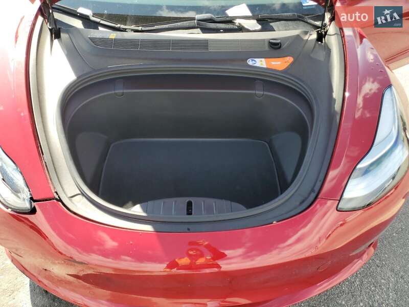Седан Tesla Model 3 2018 в Львове