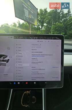 Седан Tesla Model 3 2019 в 