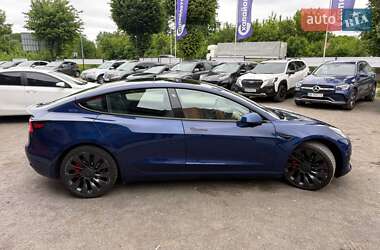 Седан Tesla Model 3 2023 в 