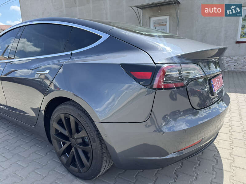 Седан Tesla Model 3 2018 в Луцке