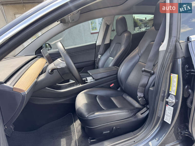 Седан Tesla Model 3 2018 в Луцке