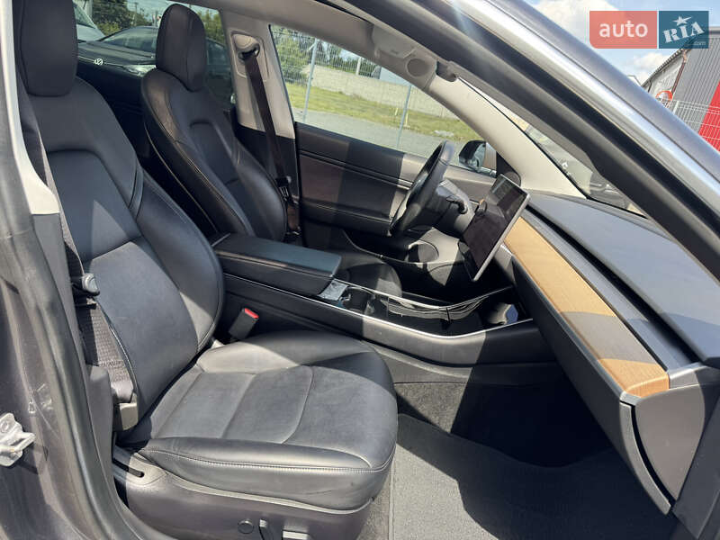Седан Tesla Model 3 2018 в Луцке