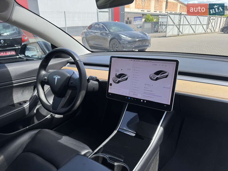 Седан Tesla Model 3 2018 в Луцке