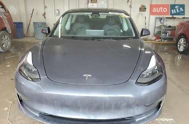 Седан Tesla Model 3 2023 в 