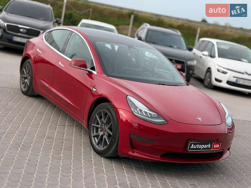 Седан Tesla Model 3 2019 в Львові